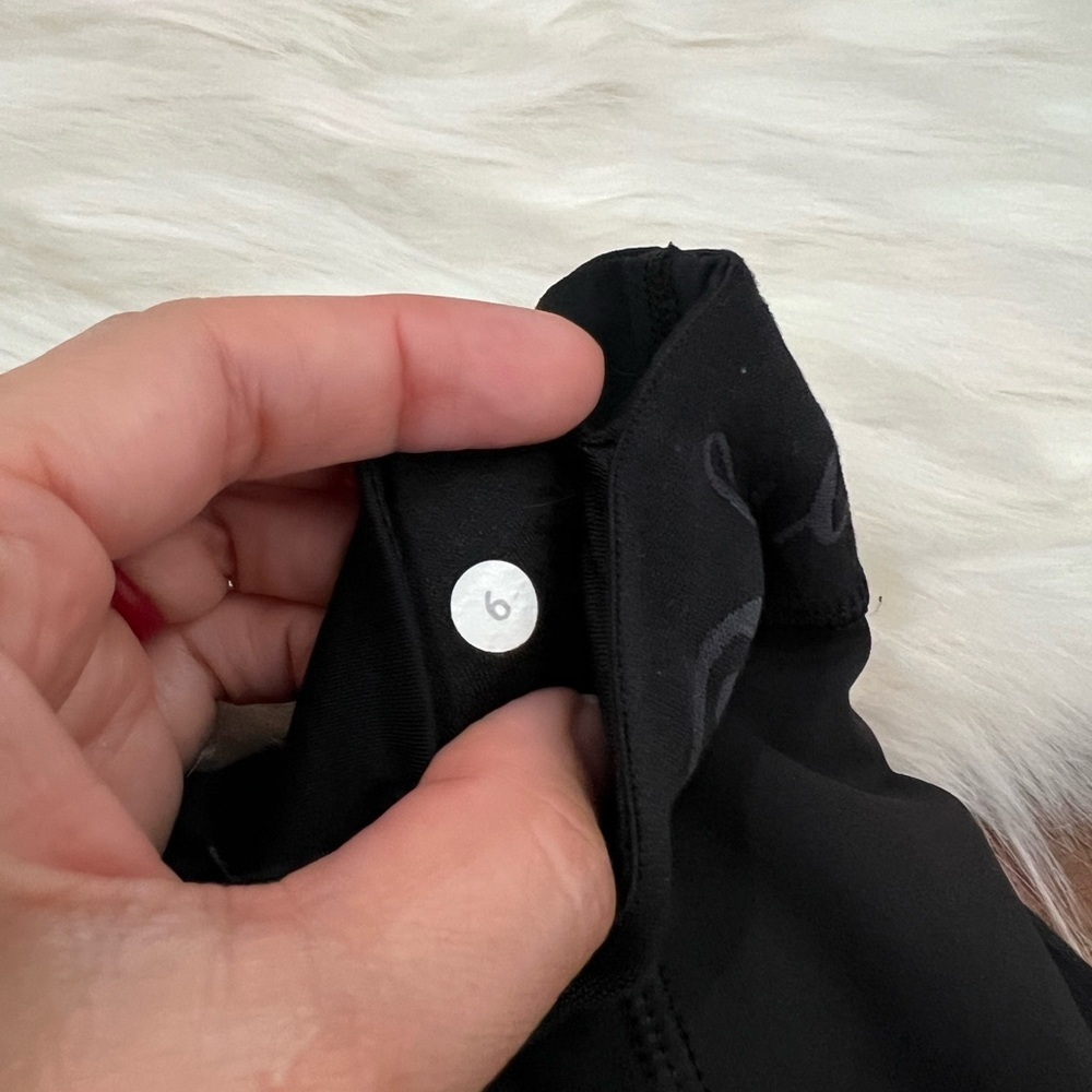 Lululemon Size 6 Black 4” Biker Shorts Logo Waistband Compression Pockets - Picture 3 of 3